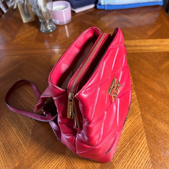 Michael Kors Serena quilted flap backpack in chili red - Picture 5 of 12